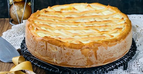 Дрожжевой пирог с творогом и сыром