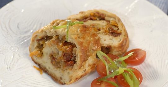 Рыбный рулет с луком-пореем