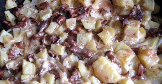 Лисички, запеченные под сыром