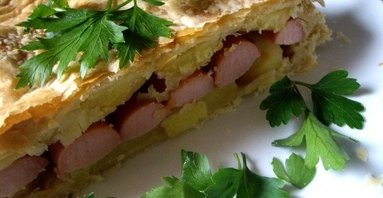 Пирог с сосиской и картошкой