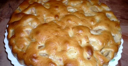 Пирог с яблоками на кислом молоке