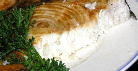 Стейк из голубой акулы, запеченный в фольге