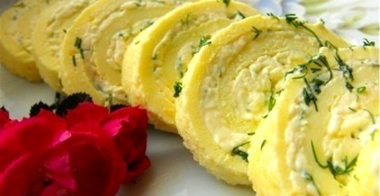 Рулет омлетный с плавленым сыром