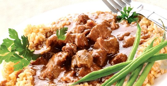 Гуляш из говядины в мультиварке