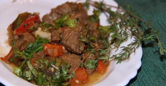 Баранина тушеная с баклажанами и помидорами