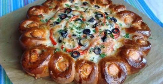 Рыбный пирог из дрожжевого теста с лососем