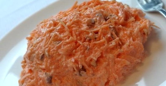 Салат морковный с грецкими орехами