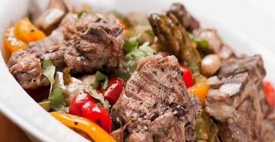 Баранина с овощами в мультиварке