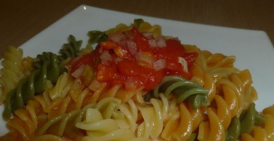Фузилли с томатной сальсой