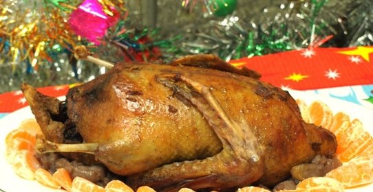 Утка фаршированная яблоками,апельсинами и черносливом