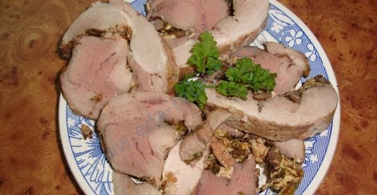 Мясной рулет с грибами