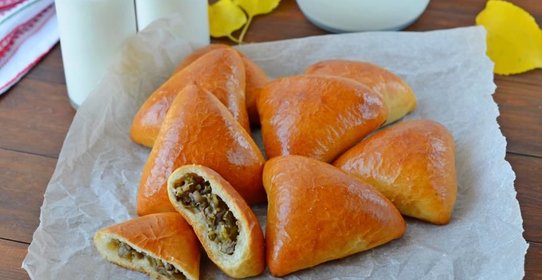 Пироги с баклажанами и опятами