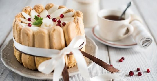 Шарлотка с савоярди