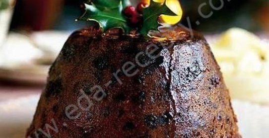 Новогодний пудинг с изюмом и орехами