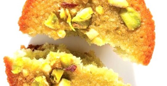 Фисташковые финансье с коричневым сахаром