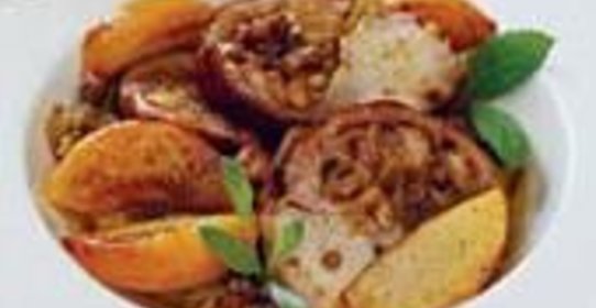 Рулет из кролика, фаршированного сливами