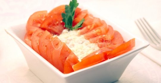 Салат с красной рыбой и сыром