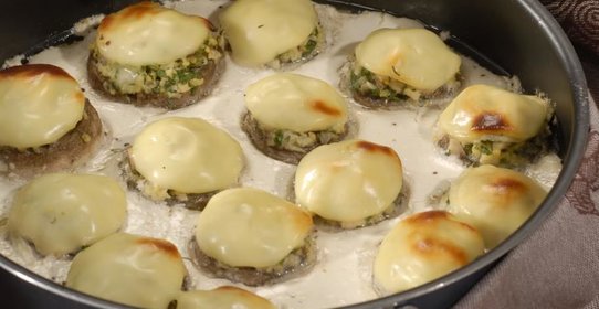 Шампиньоны, фаршированные куриным мясом
