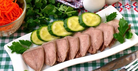 Отварной свиной язык