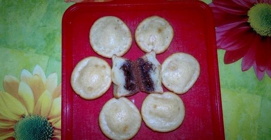 Двухцветные кексы с шоколадной начинкой