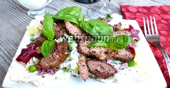 Салат из куриной печени со свёклой и огурцом