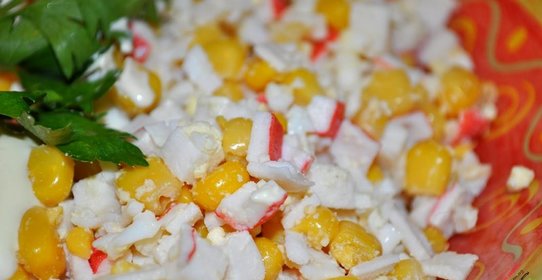 Салат с крабовыми палочками и рисом