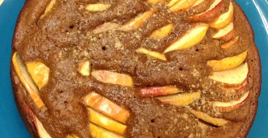 Осенний яблочный пирог со специями