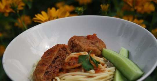 Говяжьи котлетки с овощами (летний вариант)