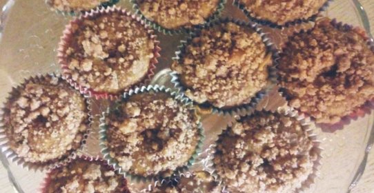 Тыквенные маффины с кремом и грецким орехом