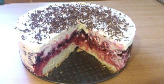 Пирог с маскарпоне и вишней