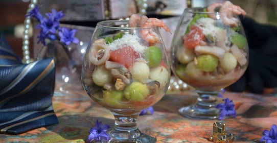 Салат с морским коктейлем