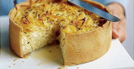 Сырный пирог с картофелем и тмином