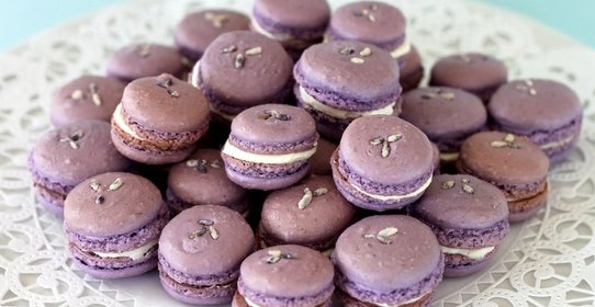 Лавандовые пирожные макароны