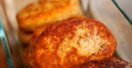 Нежные куриные котлеты с беконом