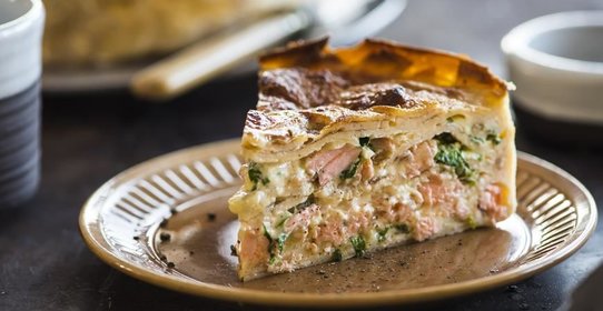 Блинный пирог с рыбой