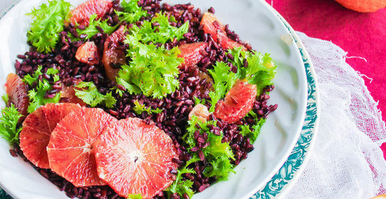 Салат из черного риса с апельсинами