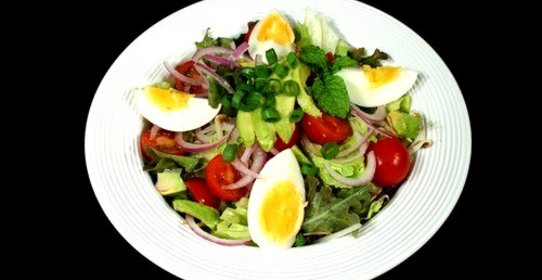 Салат из авокадо и яиц