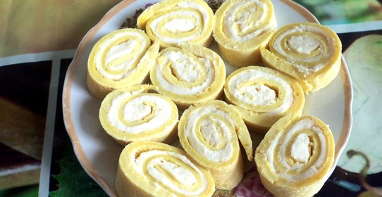 Омлетный рулет с плавленым сыром