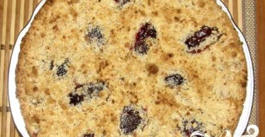 Сливовый пирог с ореховым штрейзелем