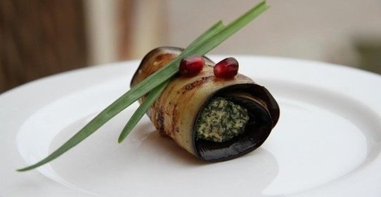 Рулеты из баклажанов с орехами