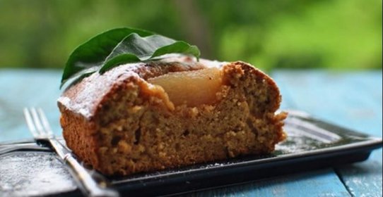 Карамельная шарлотка с персиками