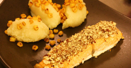 Семга в миндале с пюре из сельдерея