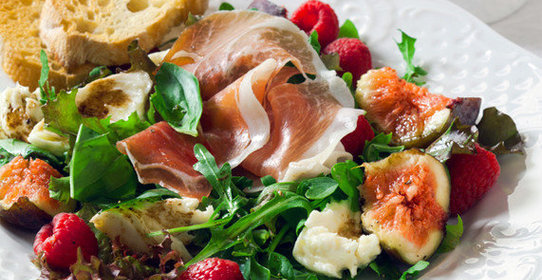 Салат с малиной