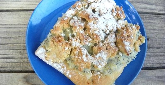Тертый пирог с творогом и маком