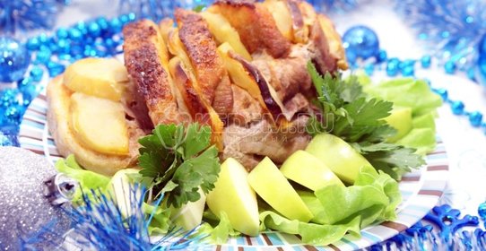 Свинина запеченная с яблоками