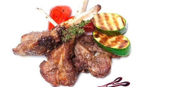 Каре ягненка с гранатовым соусом