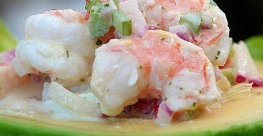 Авокадо, фаршированные морепродуктами