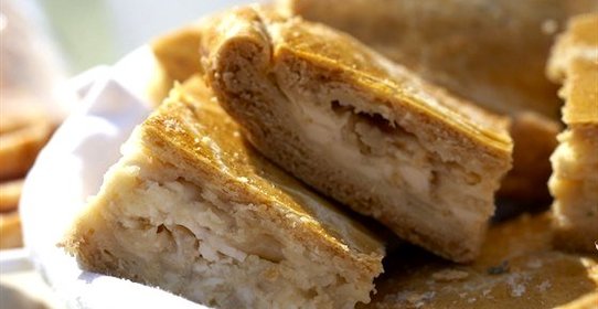 Луковый пирог на слоеном тесте