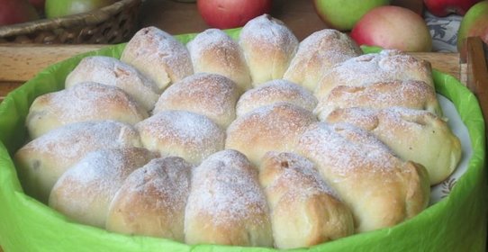 Яблочный пирог из булочек