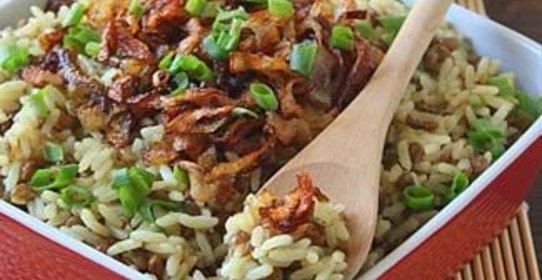 Мжаддара (рис с чечевицей и жареным луком)